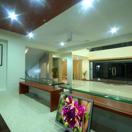 Hotel New Holiday Plaza Nashik Dış mekan fotoğraf