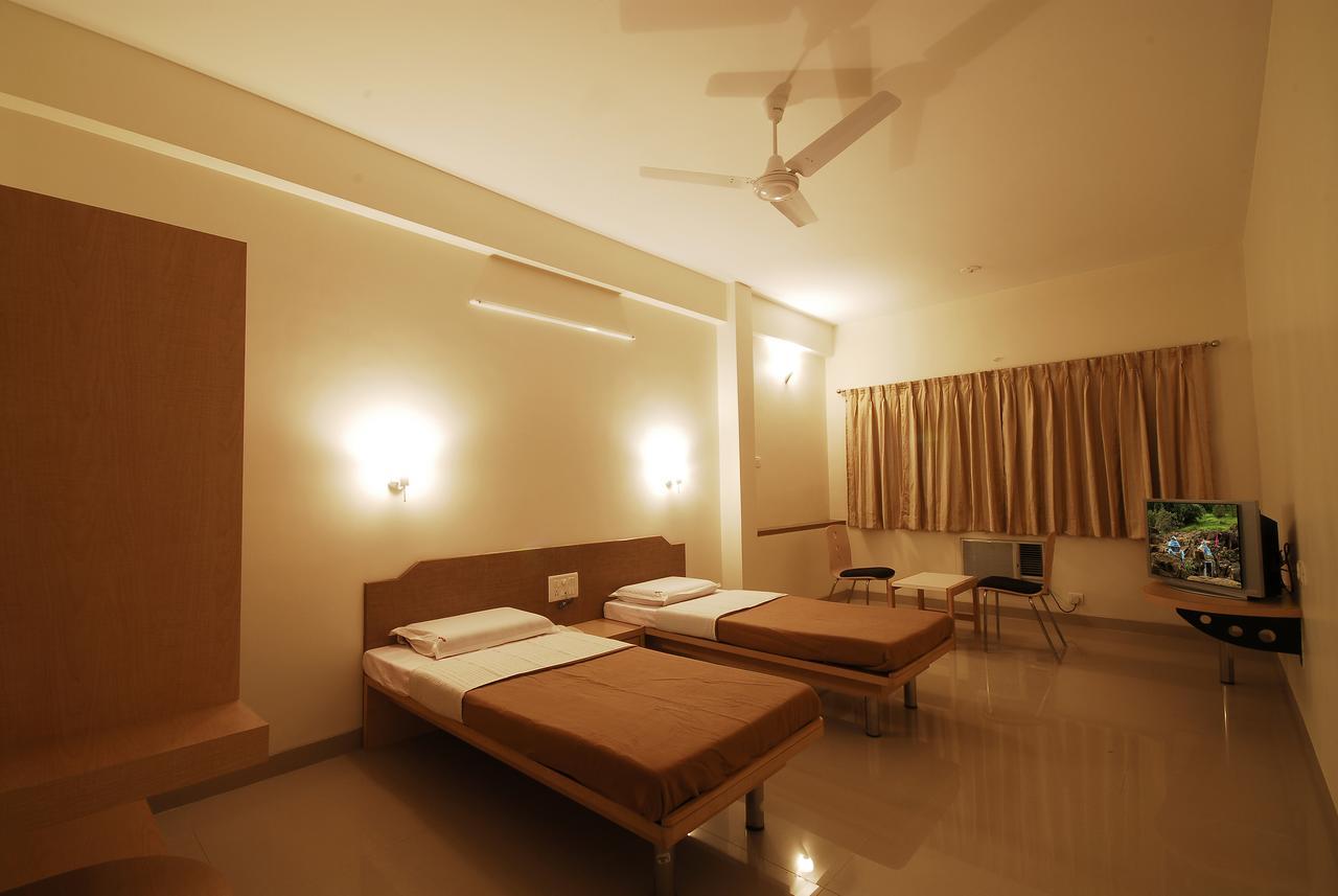 Hotel New Holiday Plaza Nashik Dış mekan fotoğraf
