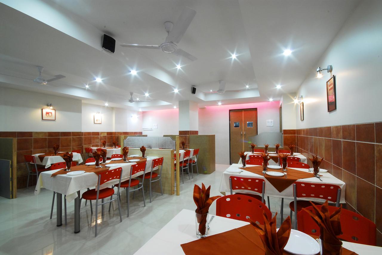 Hotel New Holiday Plaza Nashik Dış mekan fotoğraf