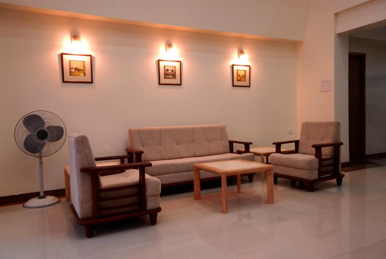 Hotel New Holiday Plaza Nashik Dış mekan fotoğraf