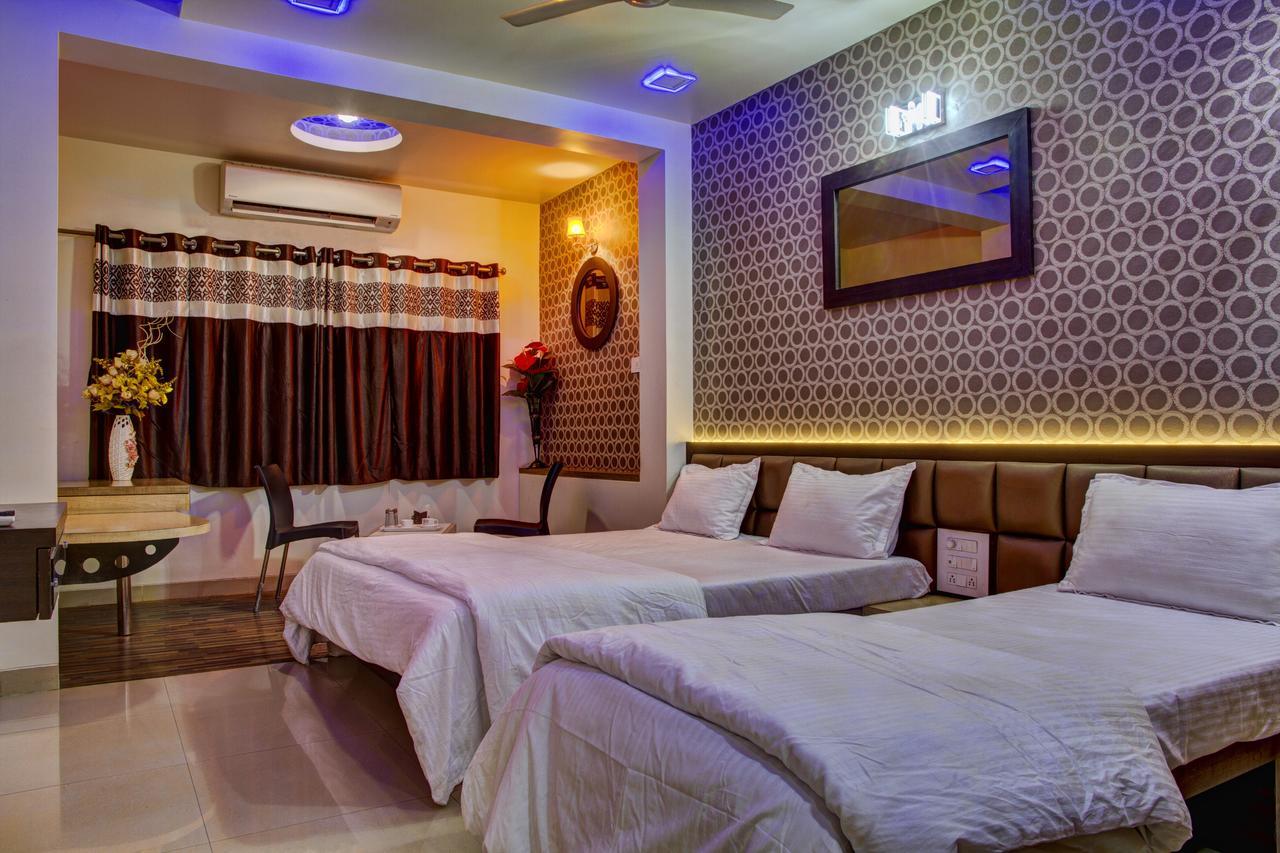 Hotel New Holiday Plaza Nashik Dış mekan fotoğraf