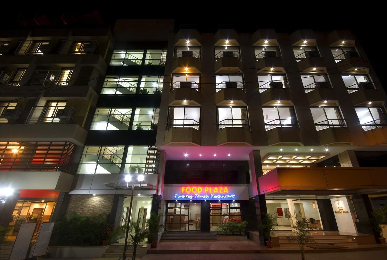 Hotel New Holiday Plaza Nashik Dış mekan fotoğraf