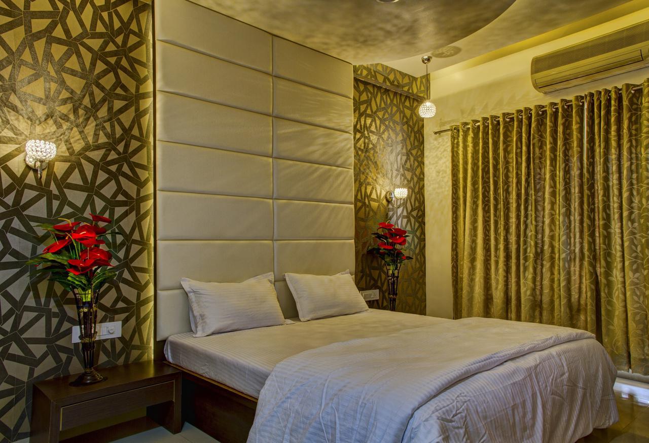Hotel New Holiday Plaza Nashik Dış mekan fotoğraf